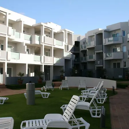 Garden With Pool View Apartment *