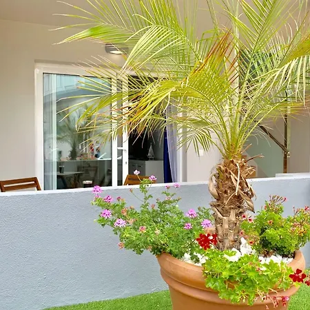 公寓 Garden With Pool View