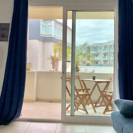 Garden With Pool View 公寓